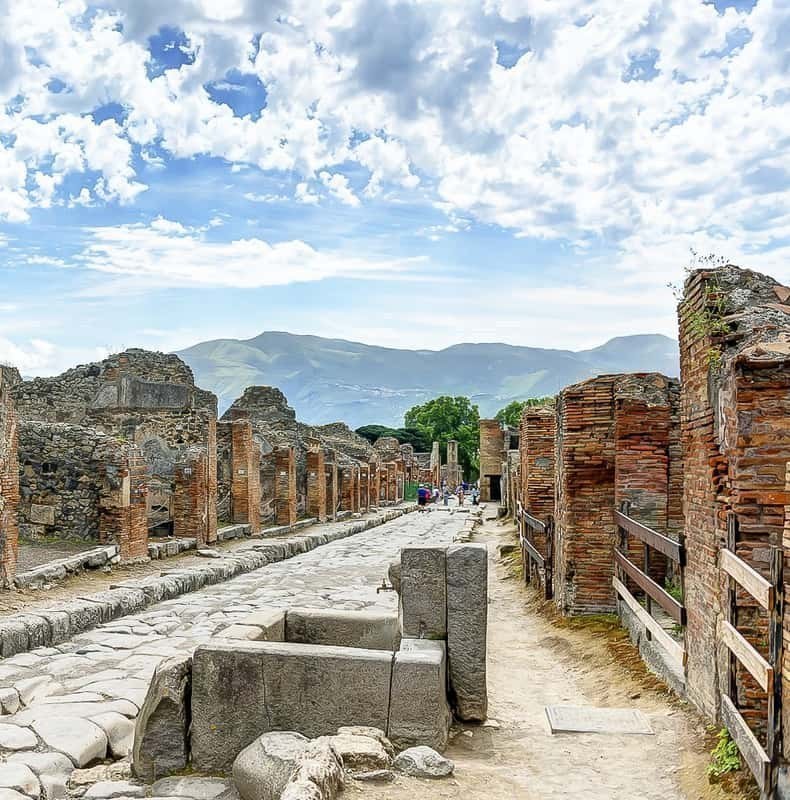 Pompeii: 2H Private Tour with an Archeologist Guide