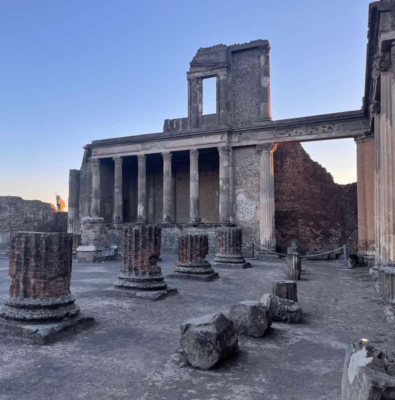 Broken column drums and the standing order of the Basilica at Pompeii, late in the day