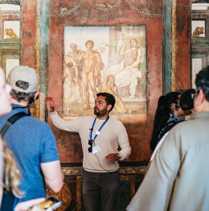 Pompeii: Exclusive Tour with Archaeologist and Entry Tickets
