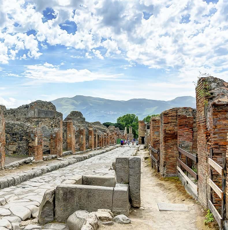 A street at Pompeii running downhill between stone kerbs towards the Sarno plain